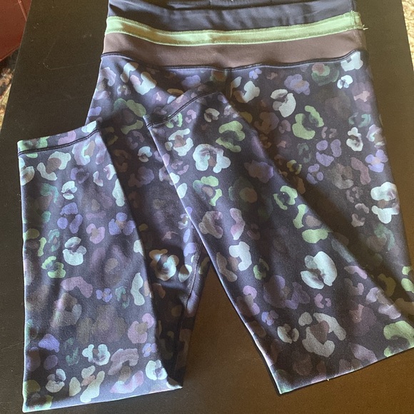 Athleta Elation 7/8 size small tight - Picture 3 of 7